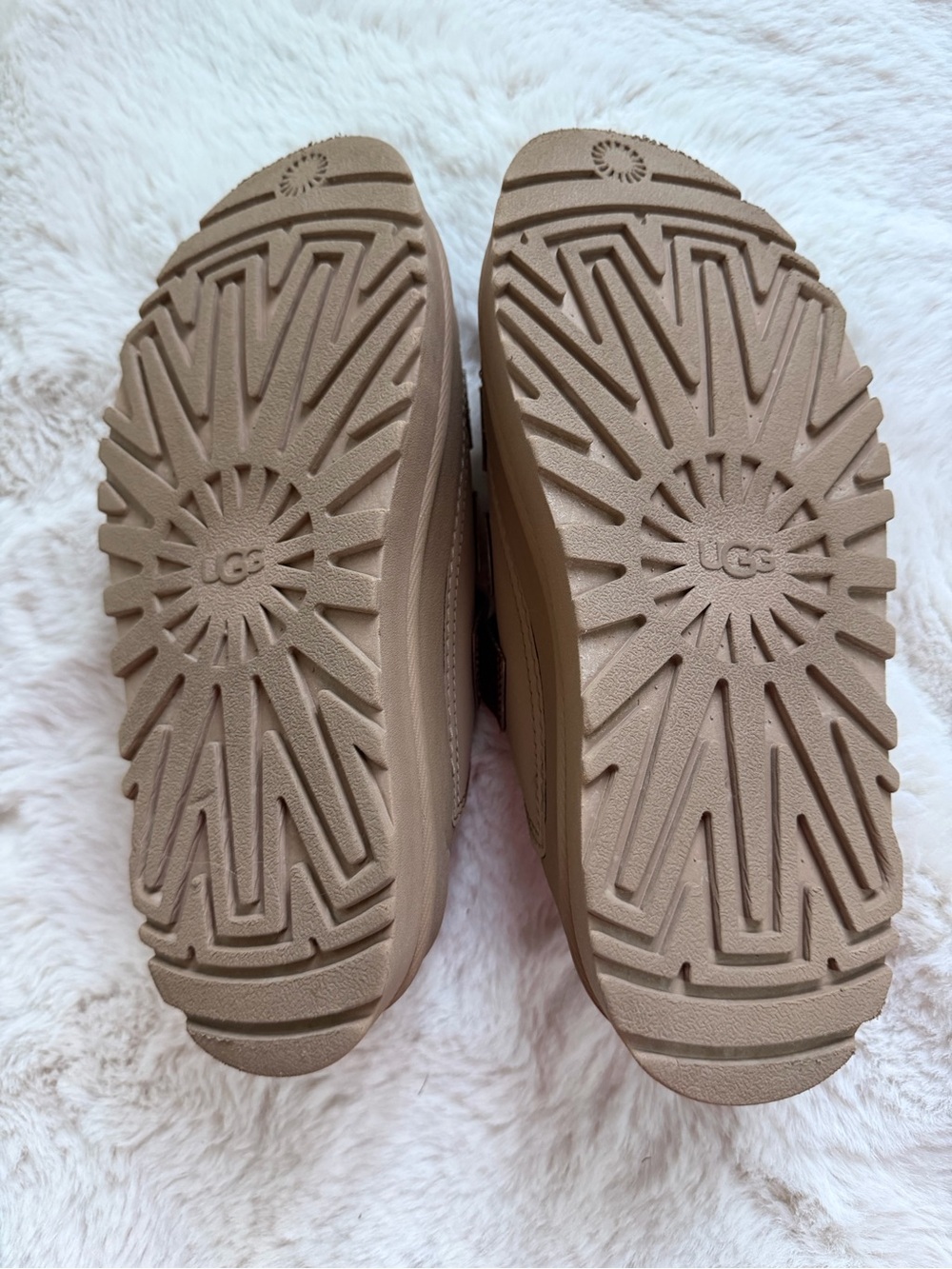 UGG Metallic Gold Strappy Slide Sandals - Picture 3 of 3